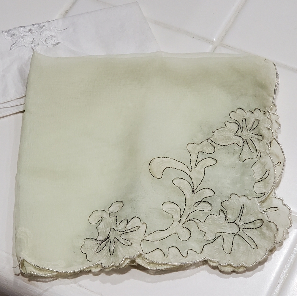 Antique  / vintage hankie, beautiful detailing, 13" x 12 1/2"